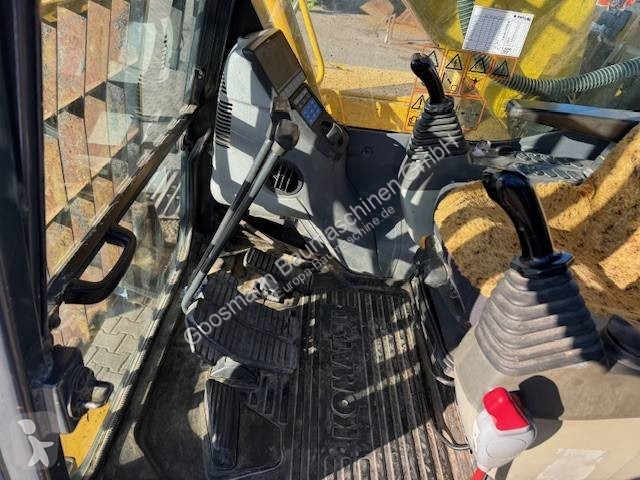 جرافة Komatsu LC8