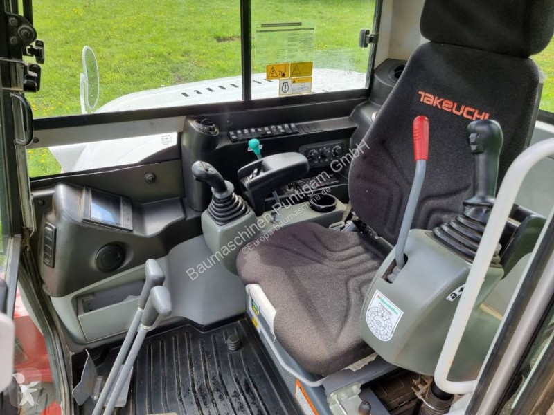Lopatový nakládač Takeuchi 2902