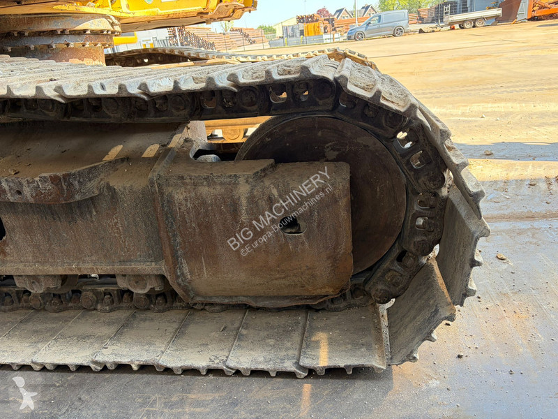 جرافة Komatsu 8