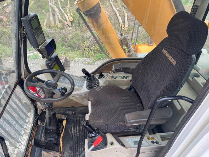 جرافة Liebherr A904C