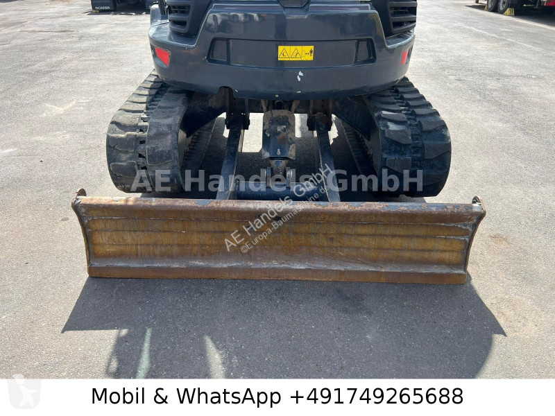جرافة Bobcat...