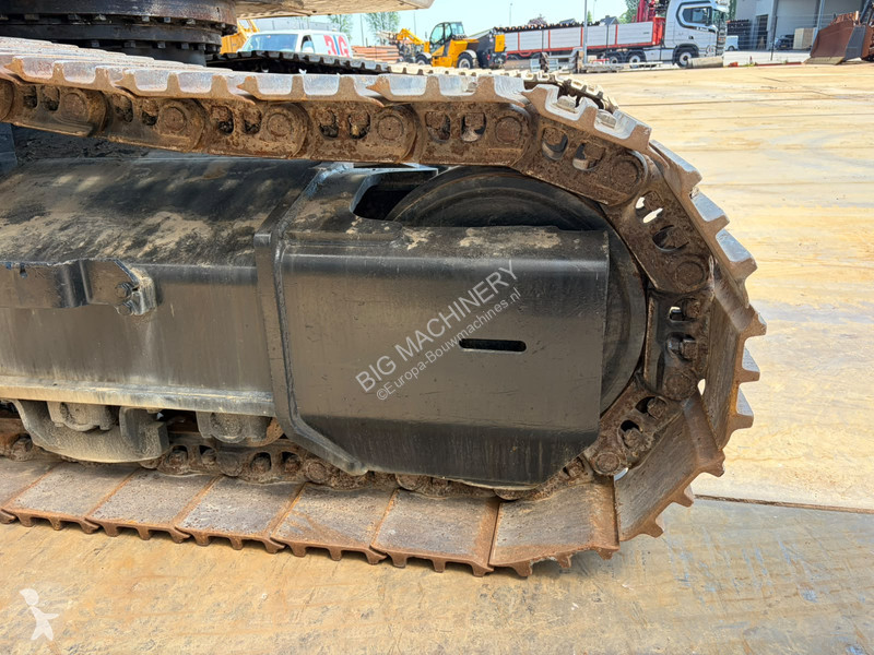 Lopatový nakládač Hitachi 3