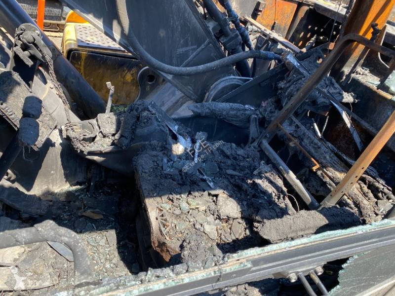 Rýpadlo Volvo EC 220 EL /Certificat CE endommagée