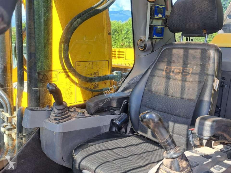 جرافة JCB 220XLC