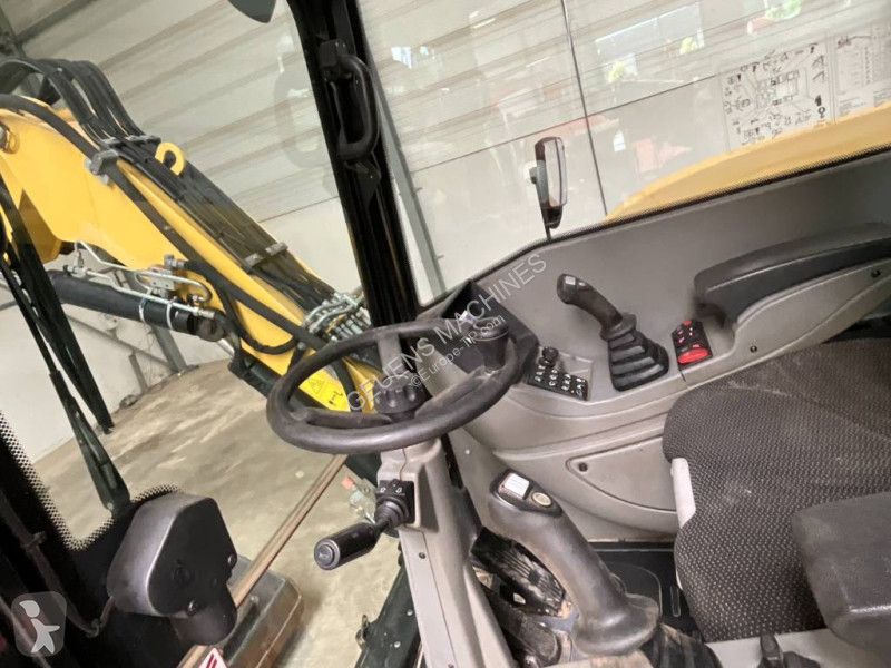 جرافة Yanmar B 75 W
