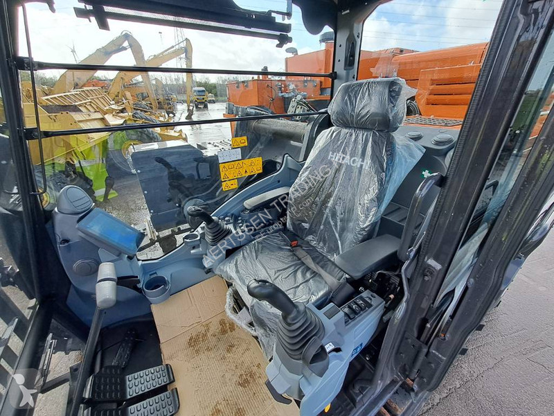 جرافة Hitachi ZX890LCR-7