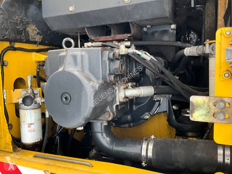 جرافة Komatsu 2207