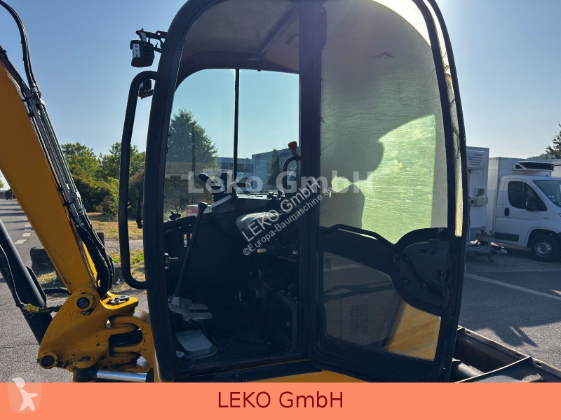 Lopatový nakládač JCB RTS