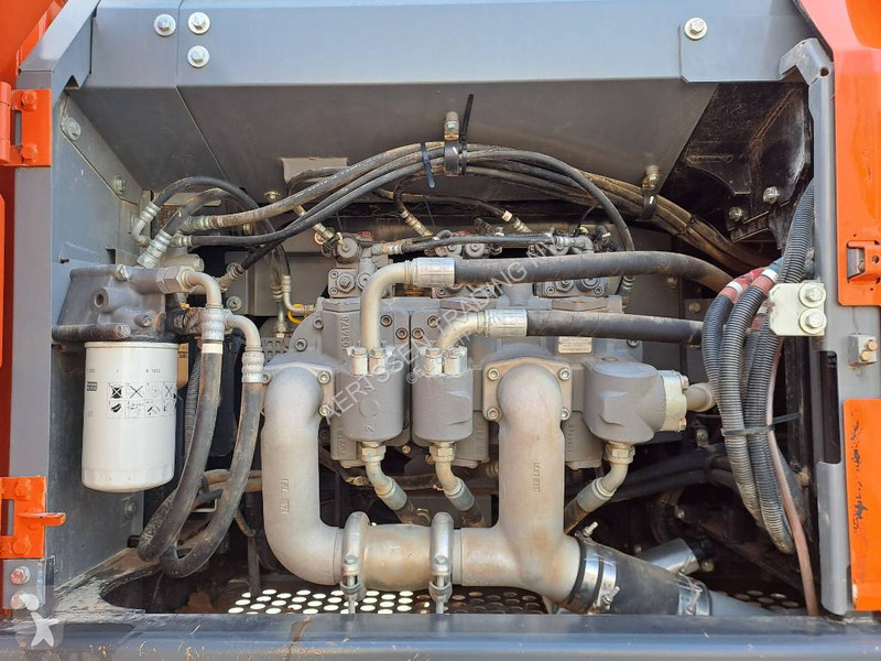 Lopatový nakládač Hitachi 6