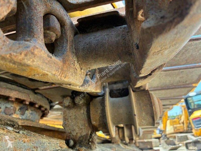 جرافة Komatsu LC8