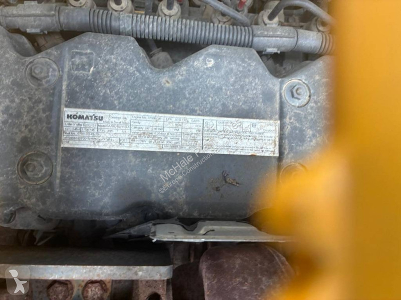 جرافة Komatsu 11
