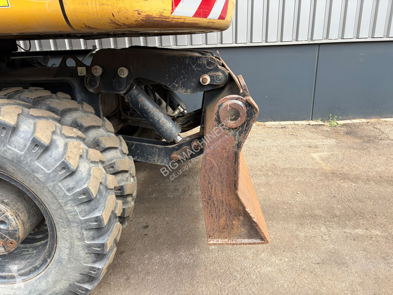 جرافة Caterpillar F