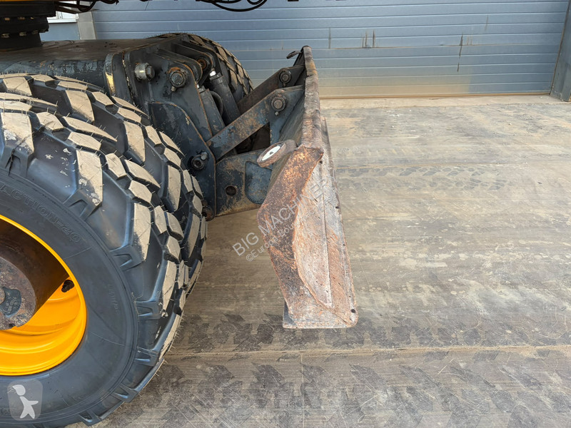 جرافة JCB