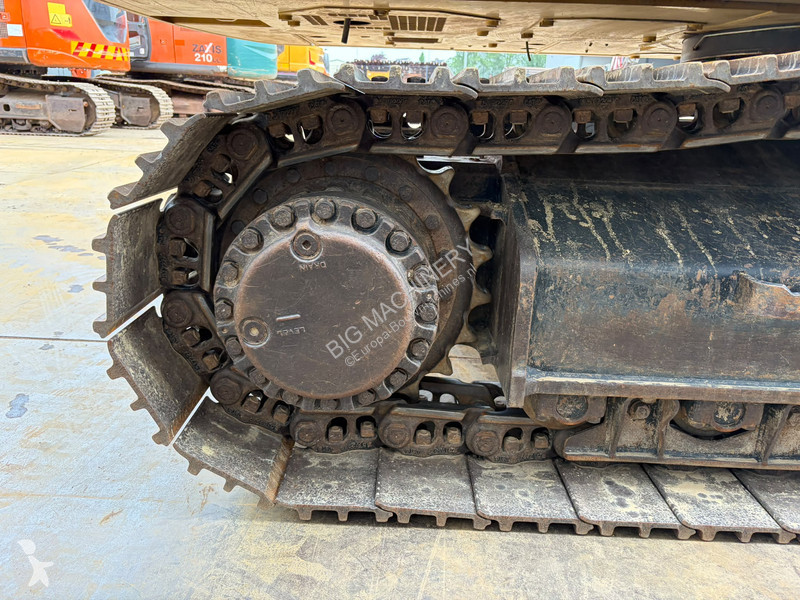 Lopatový nakládač Caterpillar 07A