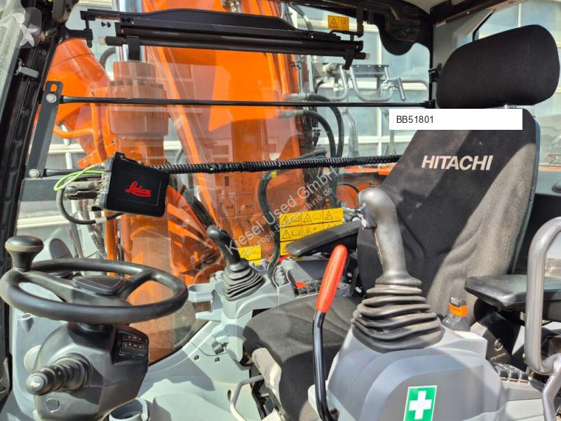 جرافة Hitachi ZX220W-7
