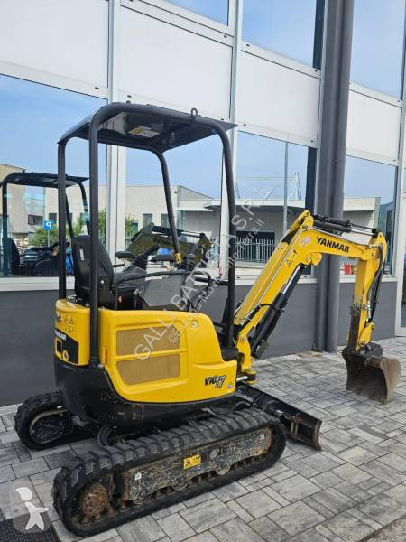 جرافة Yanmar VIO 17