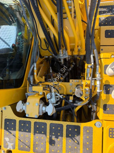 جرافة Komatsu PC210-11E0
