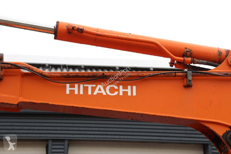 جرافة Hitachi 02