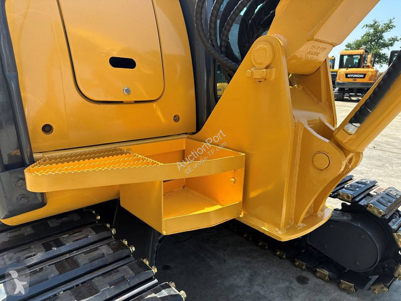 جرافة Komatsu 7