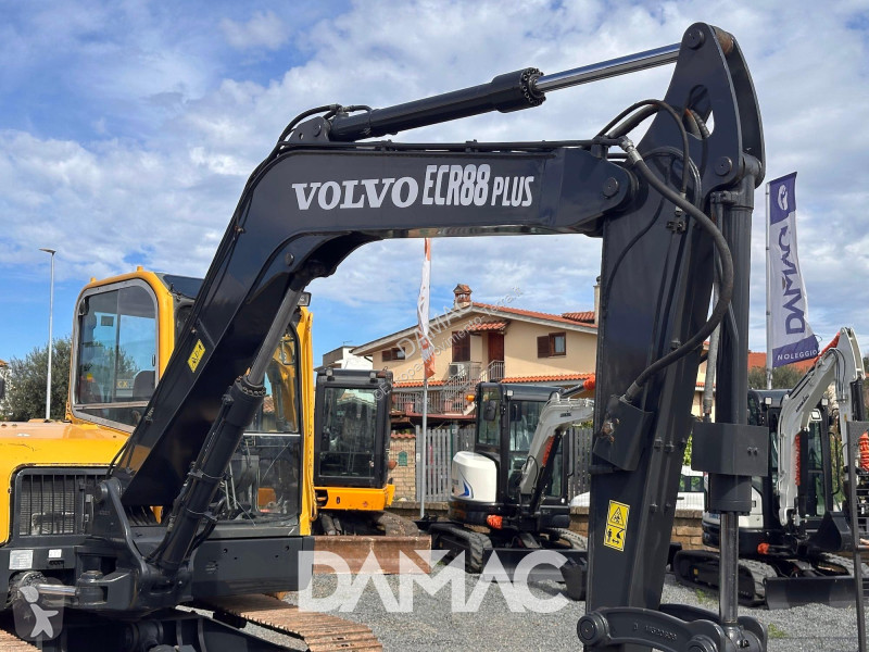 جرافة Volvo PLUS