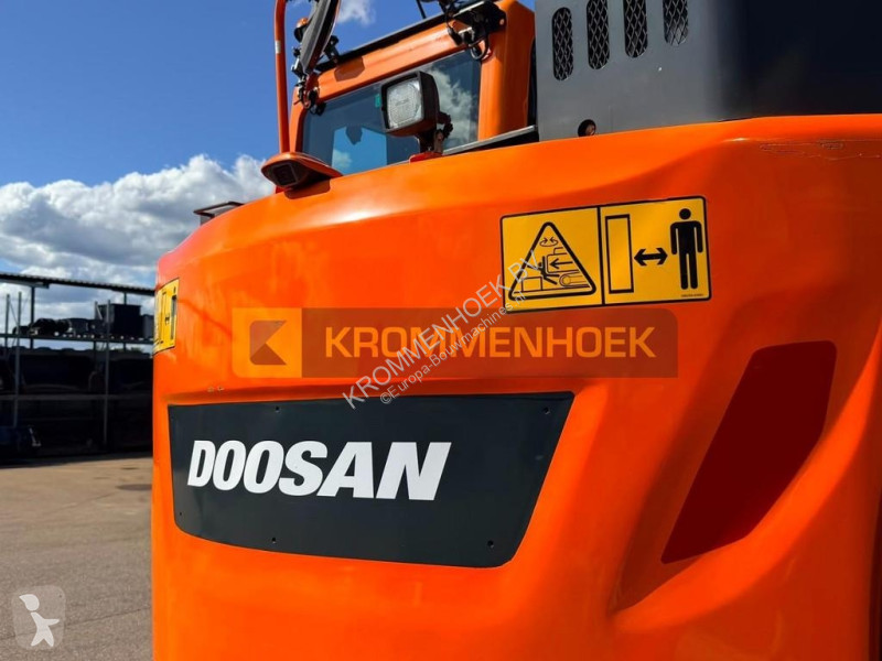 Lopatový nakládač Doosan LCR5