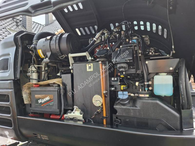 Lopatový nakládač Takeuchi TB295W