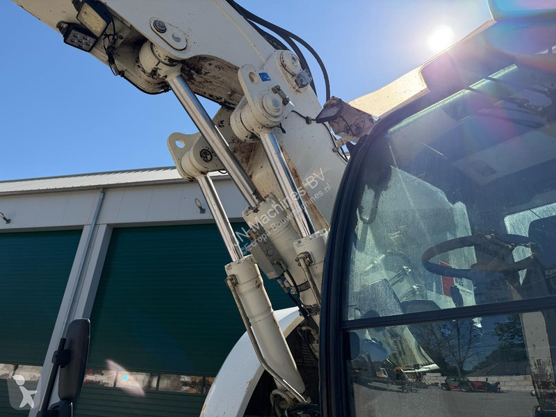 Lopatový nakládač Liebherr A Compact Outriggers...