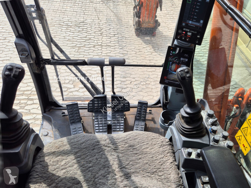 جرافة Hitachi 7