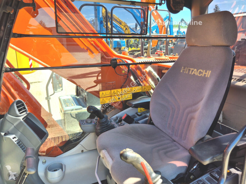 Rýpadlo Hitachi