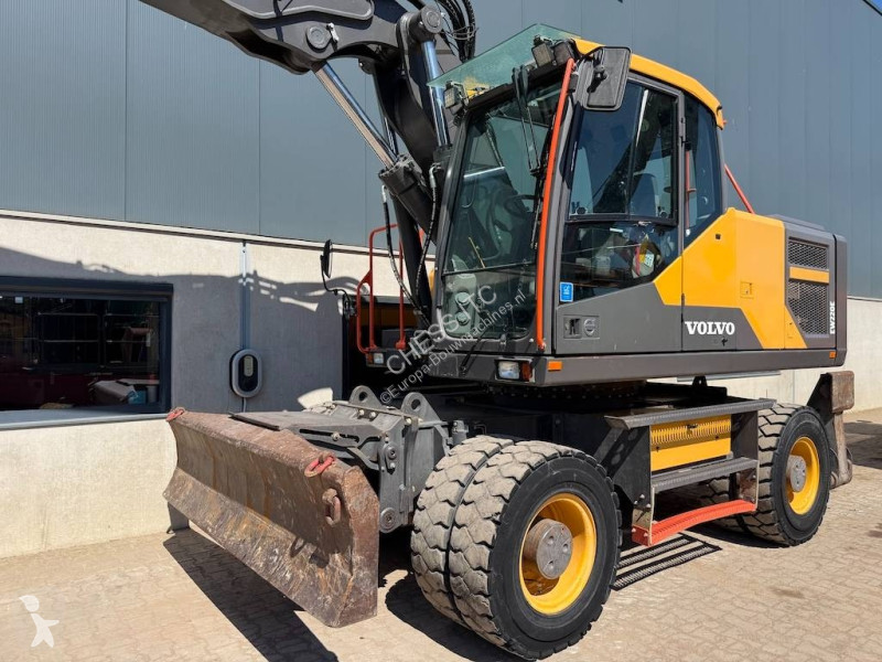 جرافة Volvo 220 E 220 - 180 -