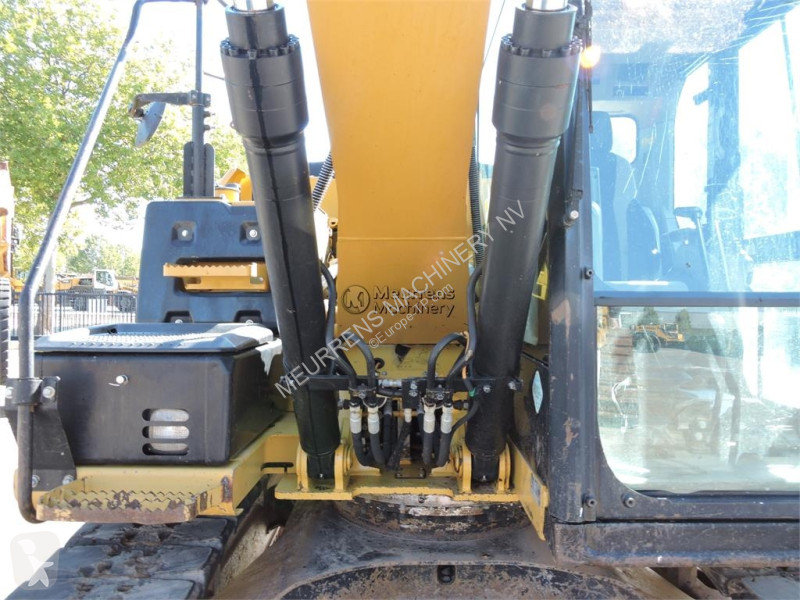 جرافة Caterpillar L