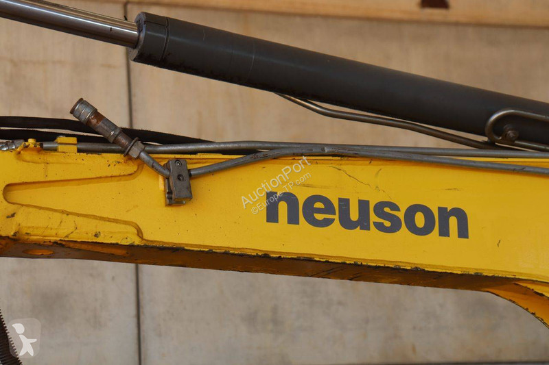Lopatový nakládač Neuson 3503RD