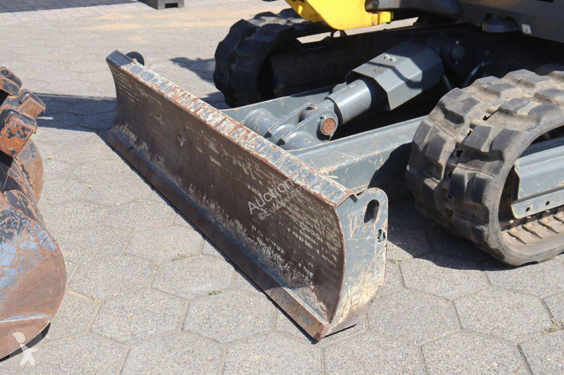 Lopatový nakládač Neuson EZ50