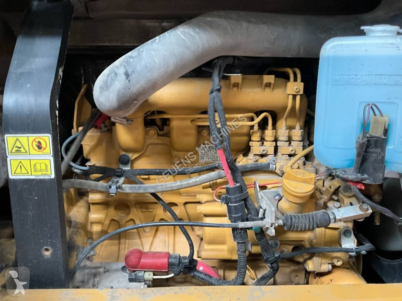 Excavator Caterpillar 305.5 E 2