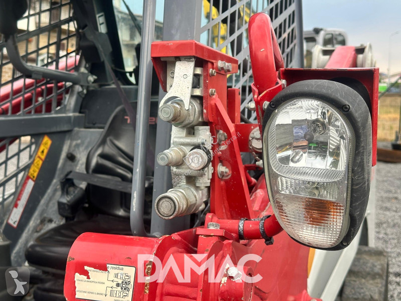 Lopatový nakládač Takeuchi TL6R