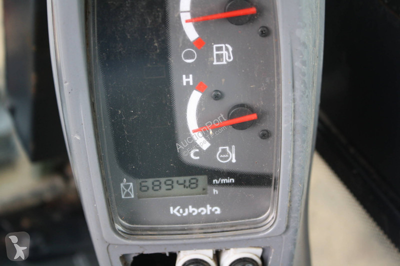 Багер Kubota