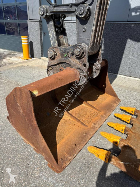 Pelle Volvo 250 ENL (Two buckets)