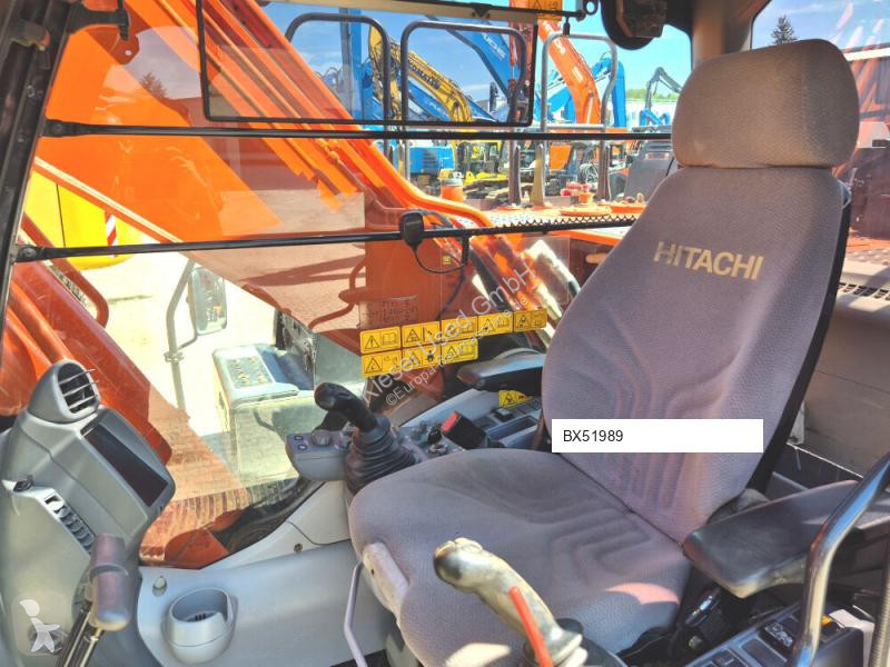 Багер Hitachi