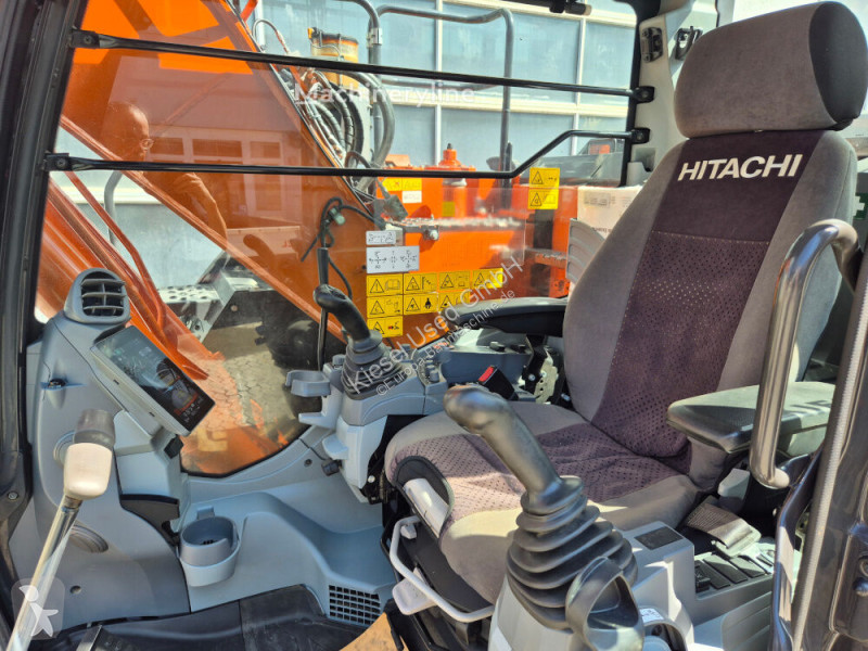 Екскаватор Hitachi 7