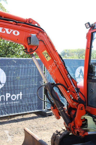 Багер Volvo