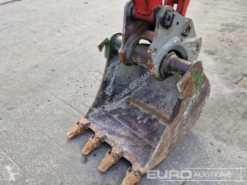 Багер Volvo ECR25D