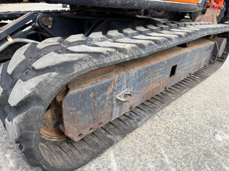 Excavadora Hitachi ZX38U .