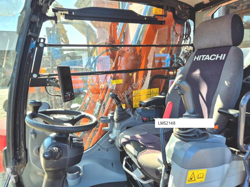 Екскаватор Hitachi ZX220W-7