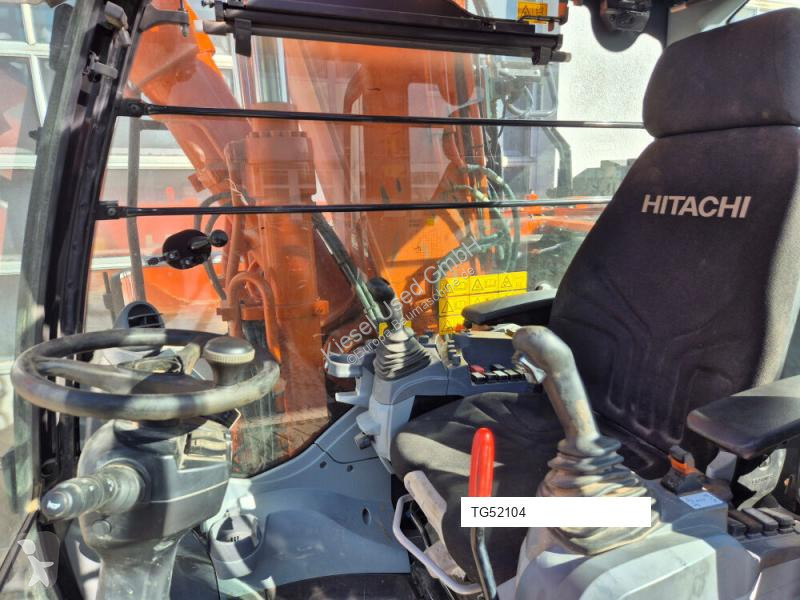 Екскаватор Hitachi