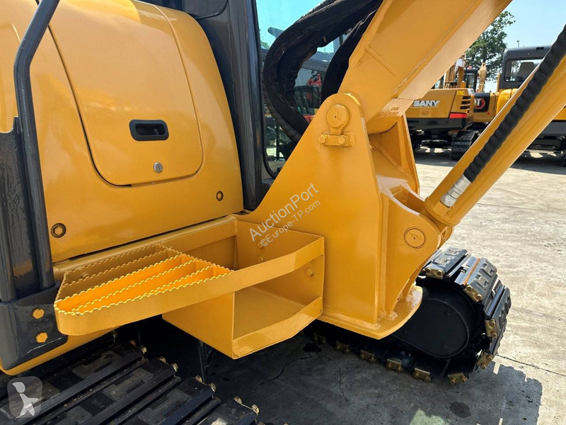 Екскаватор Komatsu 7