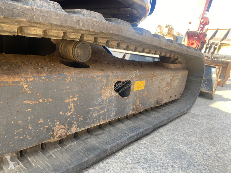 Экскаватор Hitachi ZX65U .