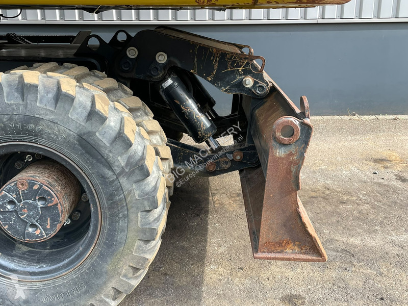 Escavadora Caterpillar D