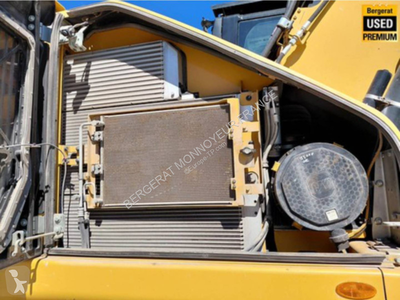 Escavadora Caterpillar MH3024