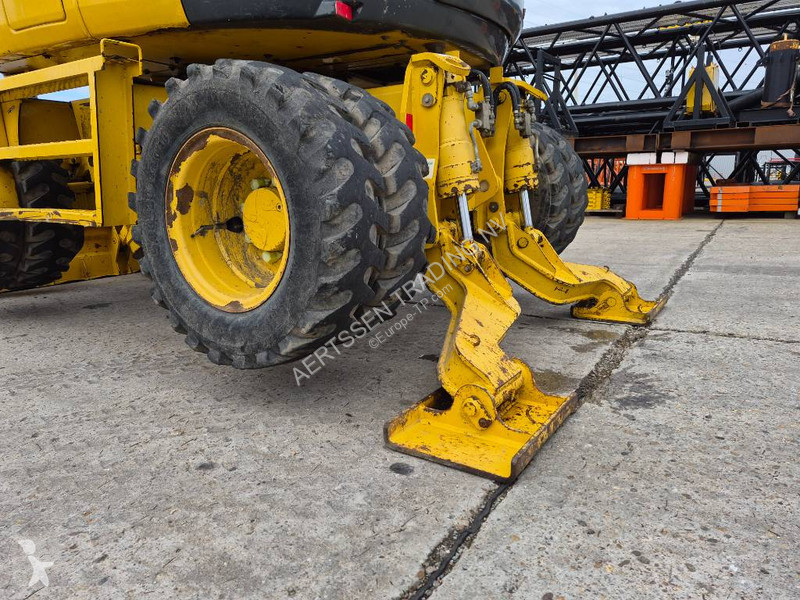 Экскаватор Komatsu MR8