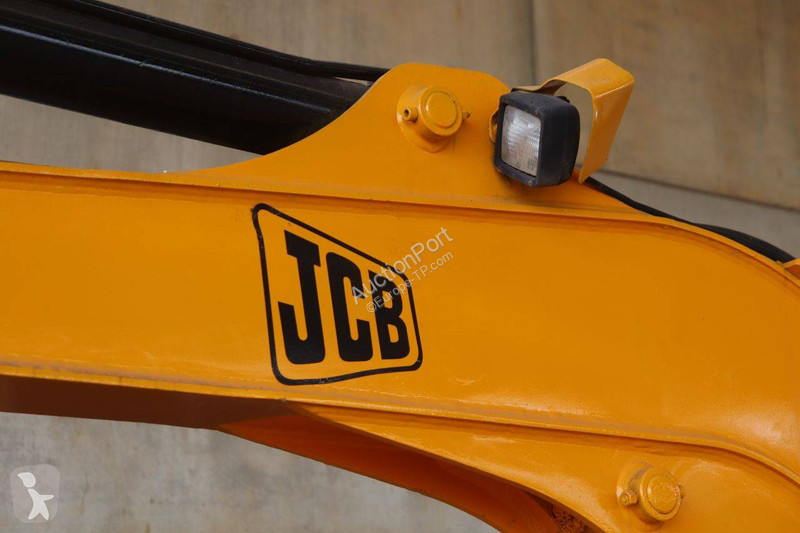 جرافة JCB 8056